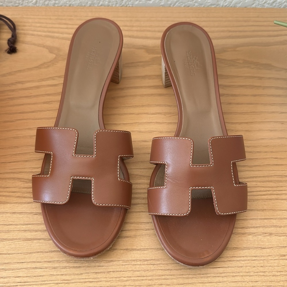 Hermes oasis sandals in Gold size 39